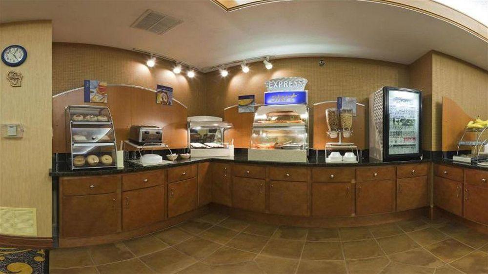 Holiday Inn Express Deforest By Ihg Exterior foto
